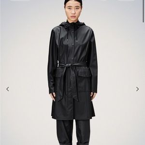 Rains Curve Jacket L/XL in Black Waterproof Rain jacket Trench Coat
